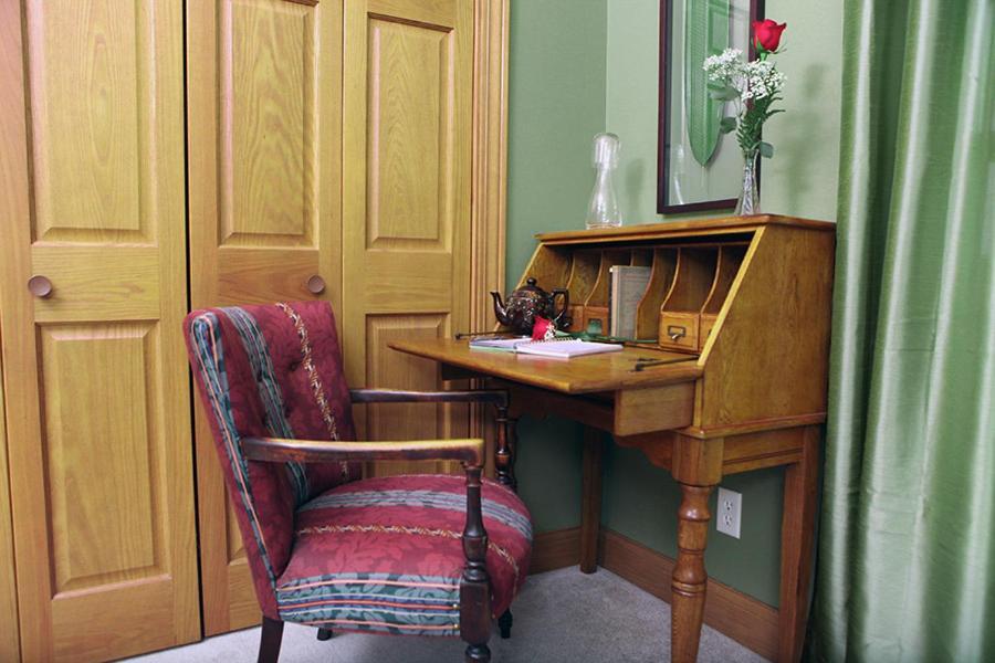 Queen Room,1611080389:JPEG